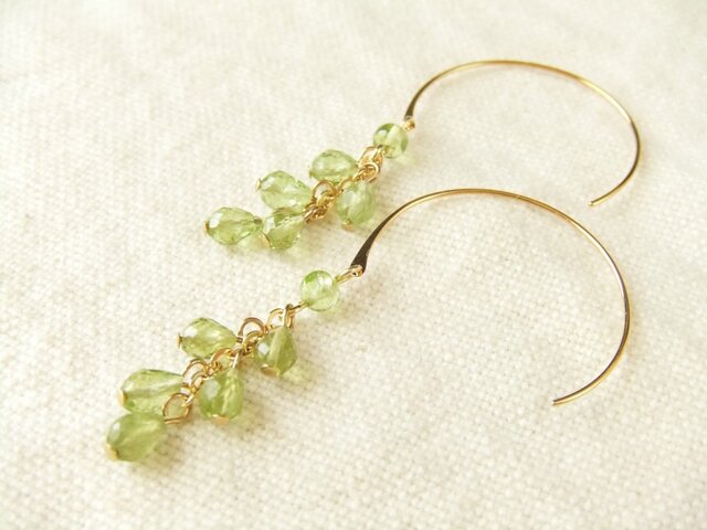 ドロップカットペリドットのピアス/イヤリング(P0714)の画像1枚目