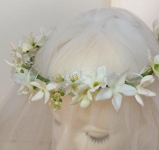 【受注生産作品】エルザの花冠 ジャスミンとブプレリュームビジューガーランド付☆*:.ピュアホワイトの画像1枚目