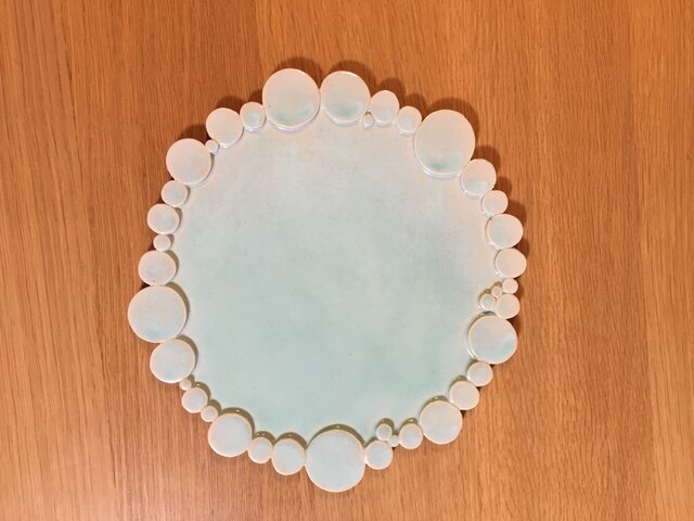 淡いグリーンブルーの丸まるお皿の画像1枚目