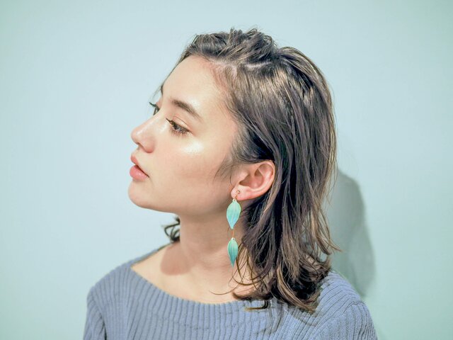 グリーンリーフ ピアス / イヤリング (アシンメトリー)の画像1枚目