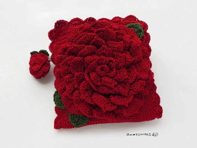 薔薇の角型ポーチの画像1枚目