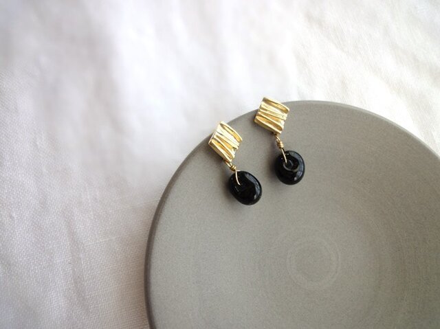 硝子の蜻蛉玉■ピアス シルバー925■波模様のマットゴールドの画像1枚目