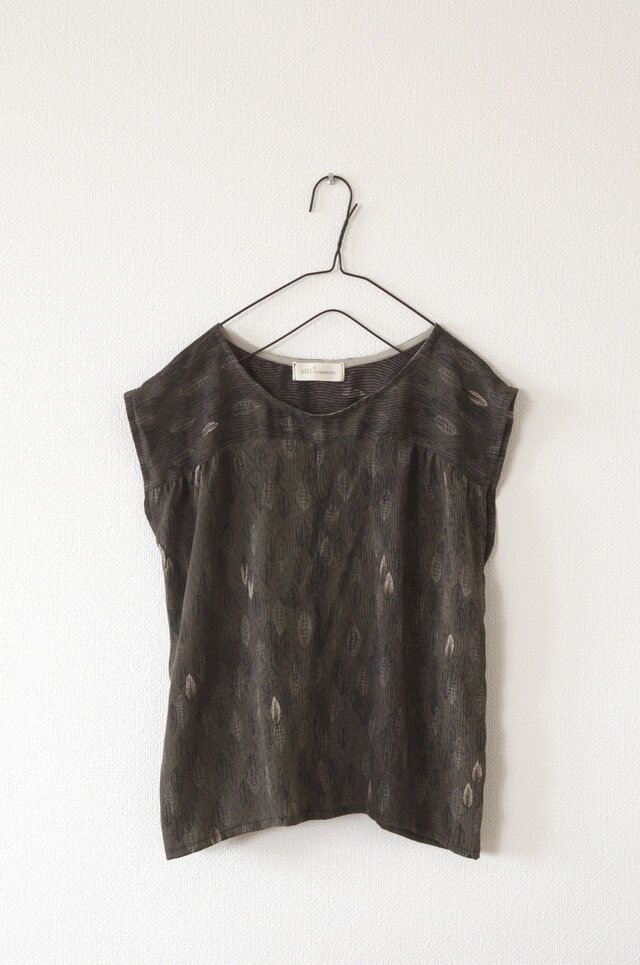 木の葉のフレンチスリーブプルオーバー