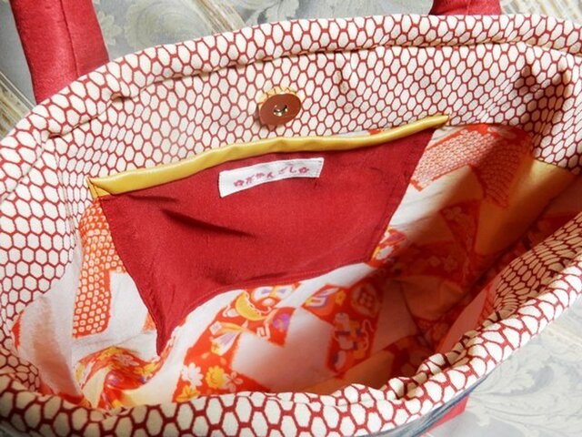 着物リメイク》 ふんわりぷっくりトートバッグ *銘仙 赤