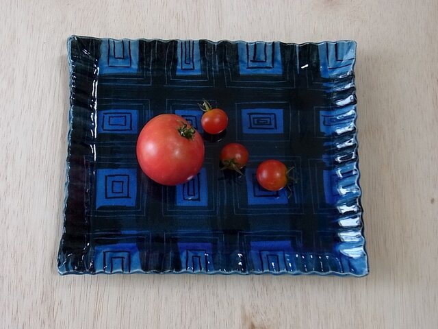 青釉線文四方皿 3の画像1枚目