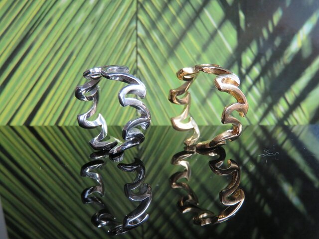 Wave Crown Ring 波モチーフが指を1周して王冠にの画像1枚目