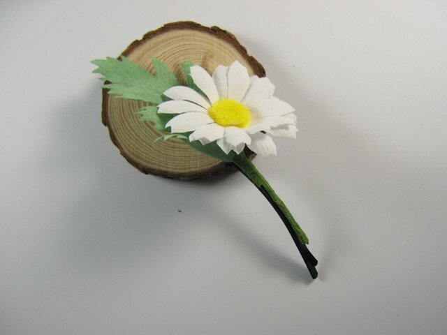 手染めの布花 マーガレットのヘアピン Iichi ハンドメイド クラフト作品 手仕事品の通販