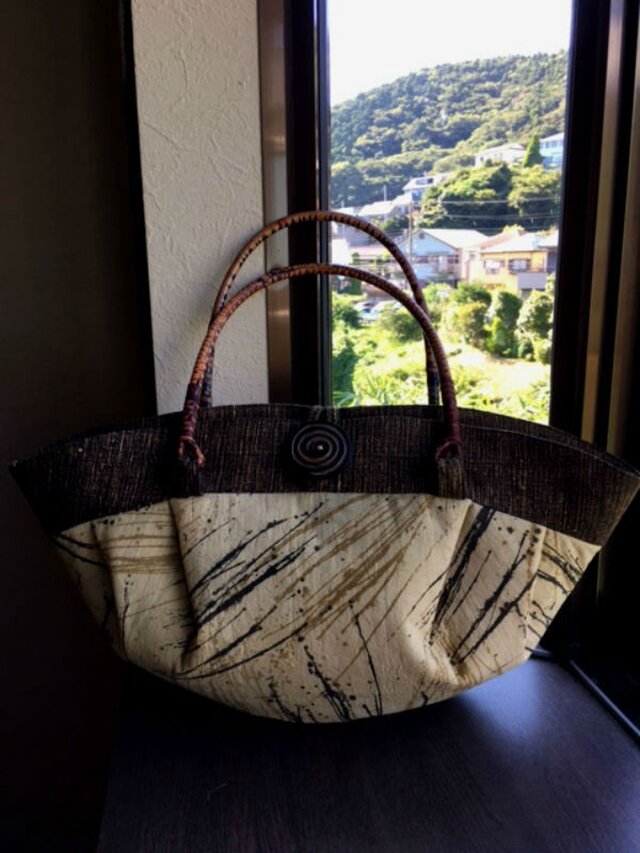 帽子のような手提げ　アジアのろうけつ染め