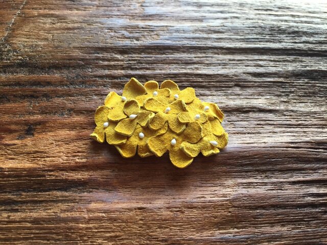 革花のスリーピン(花芯つき) タマゴサイズ カラシaの画像1枚目