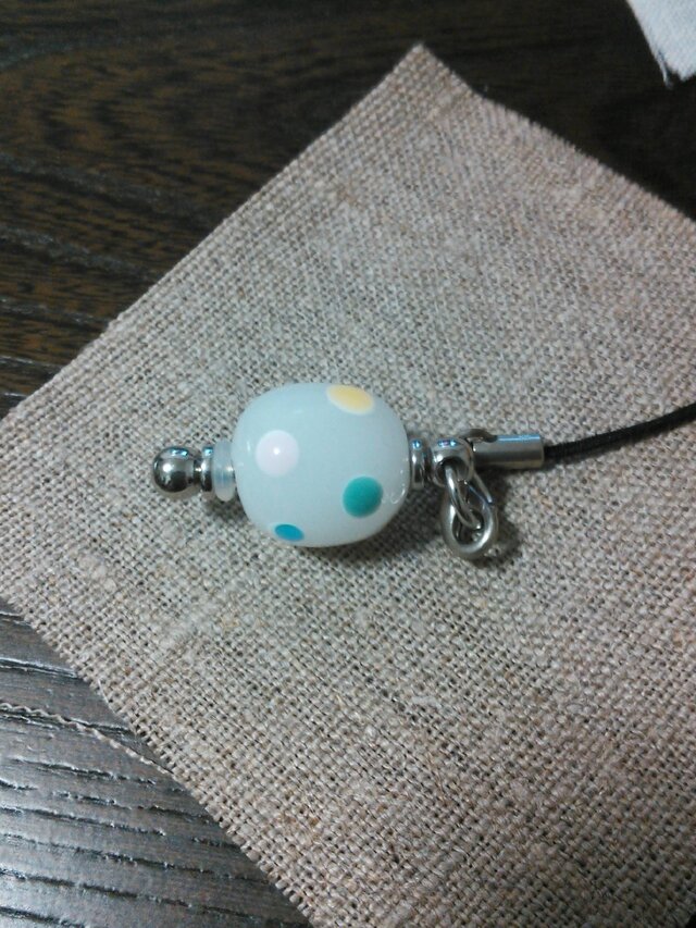 パステルカラーのスマホピアス