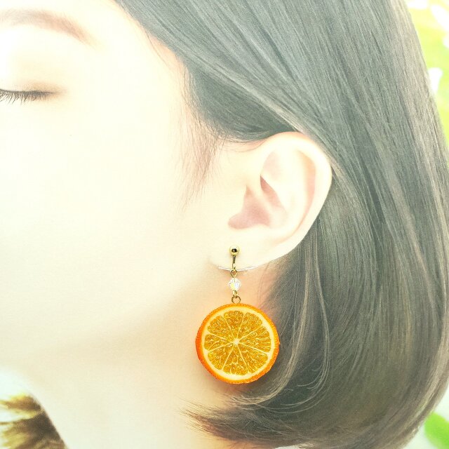 オレンジ（両面細工）小サイズ☆リアルな食品サンプルのフルーツイヤリング
