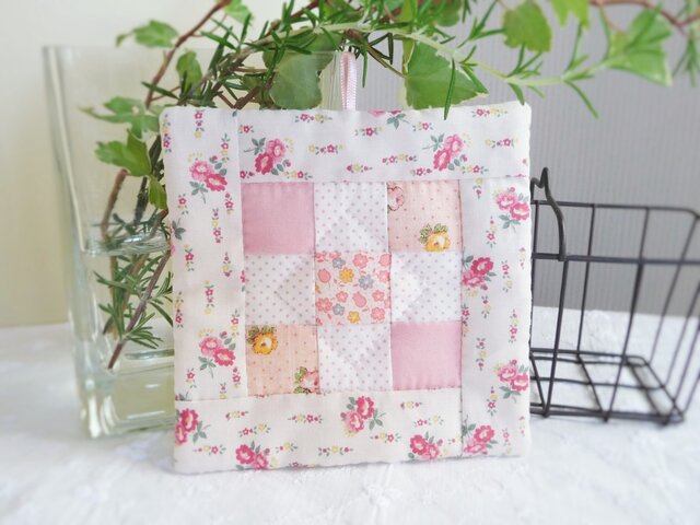 お値下げしました。ふんわりぴんくお花のスクエアマットの画像1枚目