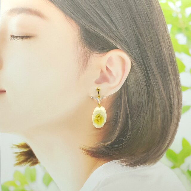 バナナ（両面細工）小サイズ☆リアルな食品サンプルのフルーツイヤリング