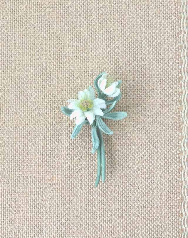 エーデルワイス 緑 * モア製 * ブローチの画像1枚目