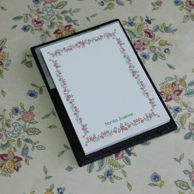 ★お名前入り★ 台付きmy メモ帳 オーストリッチ 【グレイの花】 の画像1枚目