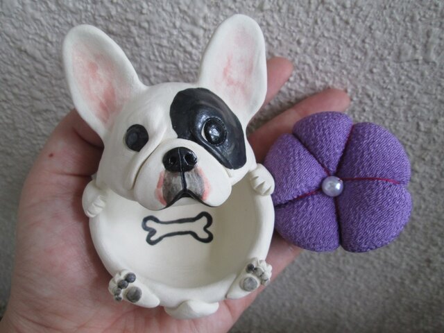 フレンチブルドッグのピンクッション(小物入れ)の画像1枚目