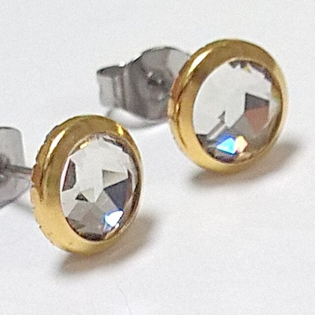 【スワロフスキー gold frameクリスタル 一粒ピアス】の画像1枚目