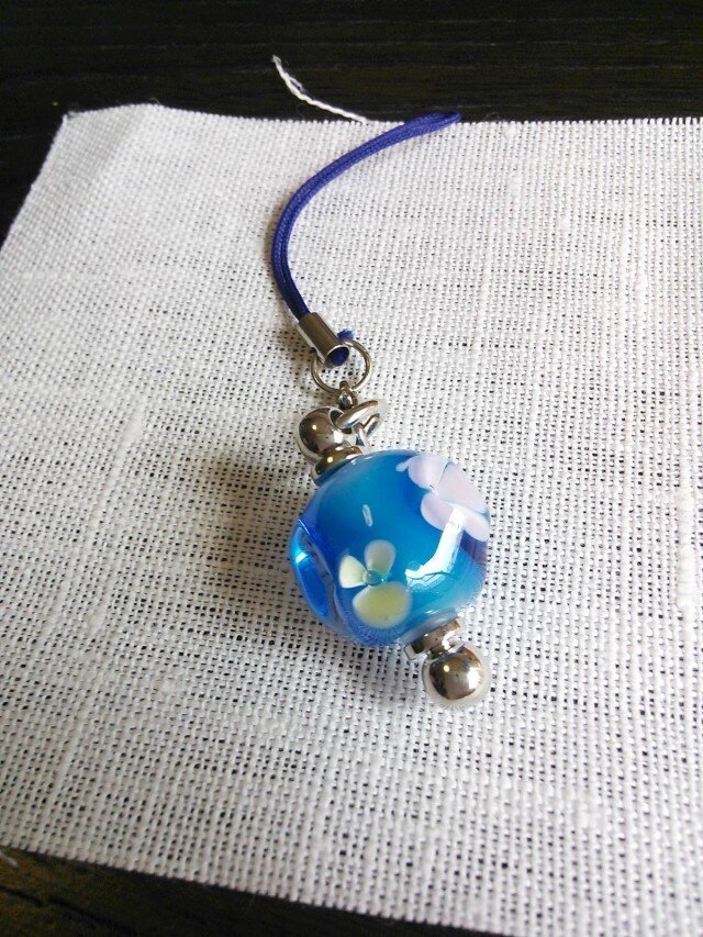 水中花みたいなストラップ