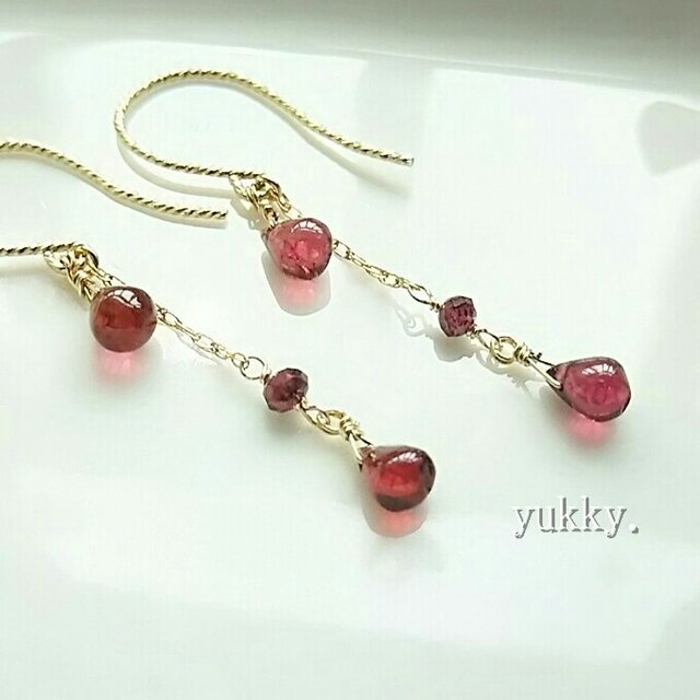 ガーネットドロップ(インド産)14kgfグリッターピアス