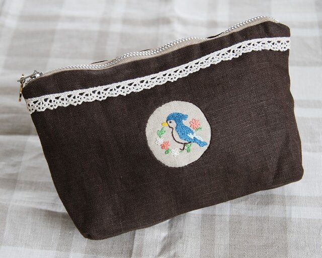青い鳥柄刺繍ファスナーポーチの画像1枚目