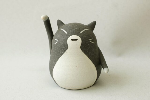 招き猫(チビ・右手) / 陶器の招き猫、金運招きといわれる右手あげの画像1枚目