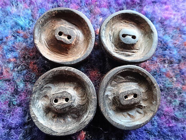 紫檀の2穴ボタン 4個セットの画像1枚目