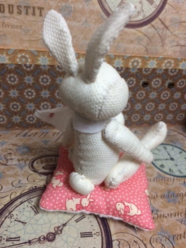 しろうさぎさん（赤い目） | iichi 日々の暮らしを心地よくする