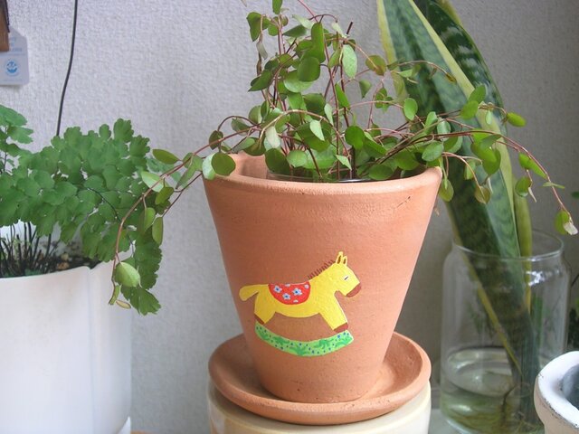 黄色い馬の植木鉢の画像1枚目