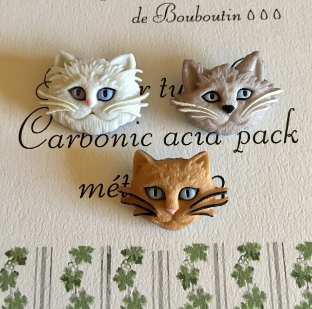 cat USA button 2匹（白猫＆グレー猫） | iichi 日々の暮らしを