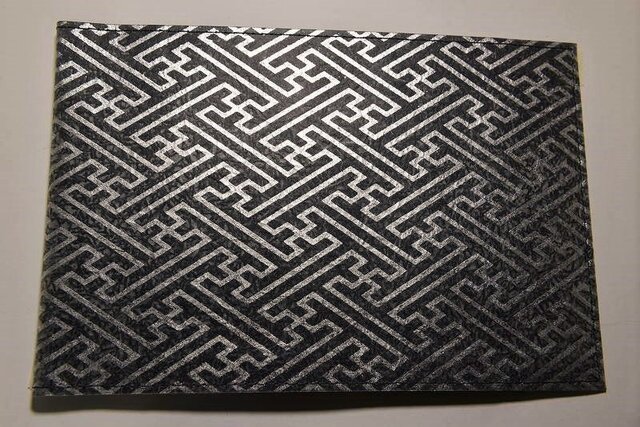 ギルディング和紙ブックカバー 紗綾黒地銀箔の画像1枚目