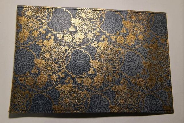 ギルディング和紙ブックカバー 菊紺地金箔の画像1枚目
