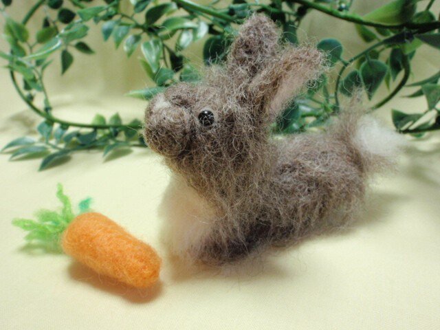 羊毛うさぎ ミニマスコット 香箱座り チェスナット Iichi ハンドメイド クラフト作品 手仕事品の通販