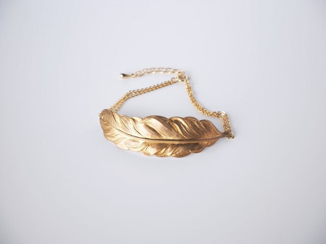 The Golden Feather Braceletの画像1枚目