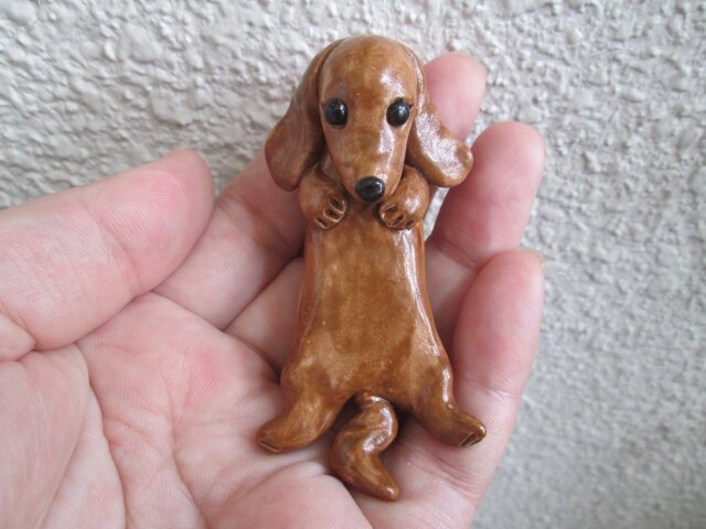 へそ天ブローチ（コーギー・ダックス） | iichi 日々の暮らしを