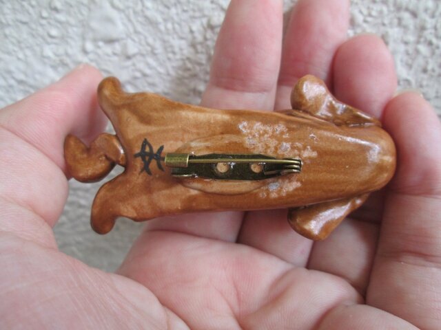 へそ天ブローチ（コーギー・ダックス） | iichi 日々の暮らしを