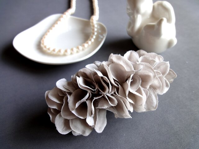 紫陽花のバレッタ■アンティークカラー■グレーの画像1枚目