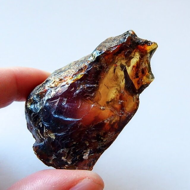 ブルー・アンバー（琥珀） インドネシア・スマトラ産 虹入り 20g 原石 