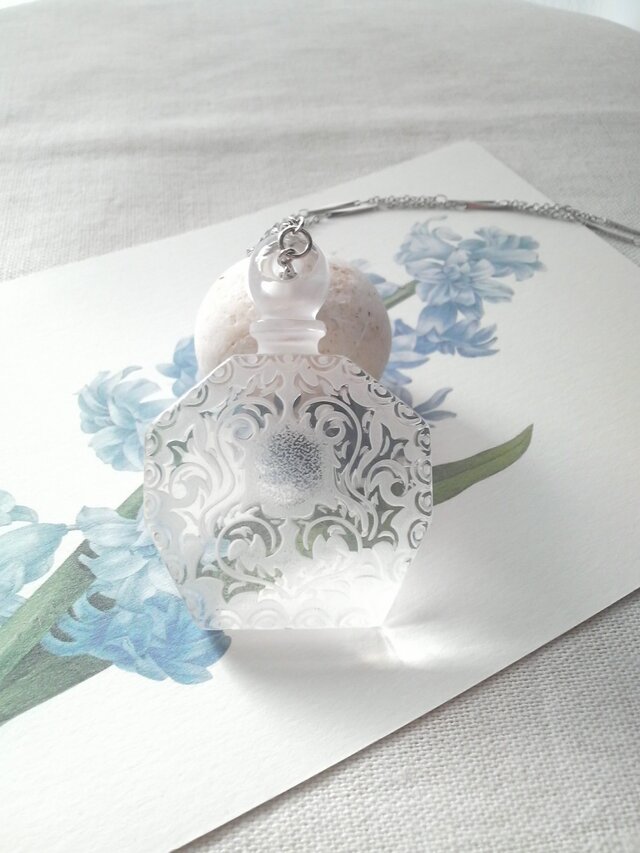 ヴィンテージ　White-Clear香水瓶　ネックレス