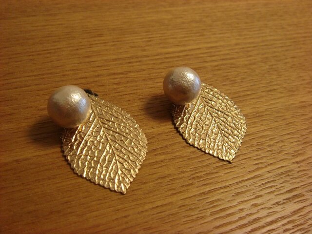 ☆2way リーフ&コットンパールのピアス☆の画像1枚目
