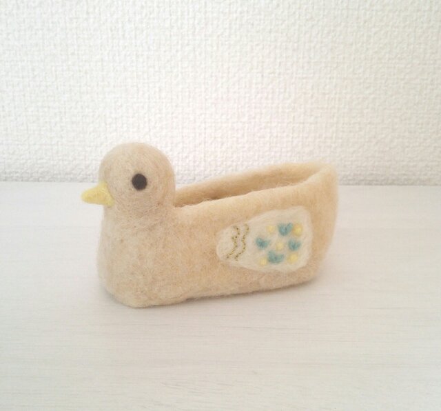 羊毛小鳥の小物入れの画像1枚目