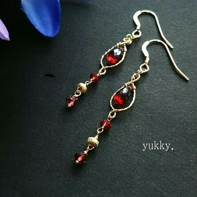 宝石質ガーネットAAA＊極上カット(マーキス)14Kgfピアス