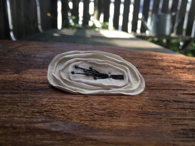 革花のブローチピン 金具3.5cm 白b-1の画像1枚目