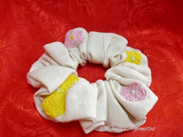 Gentle (ジェントル)フラワー刺繍シュシュの画像1枚目