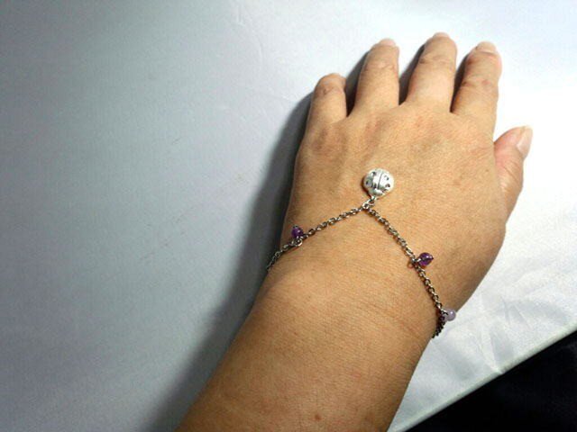 てんとう虫のチャームブレスレット | iichi 日々の暮らしを心地よく