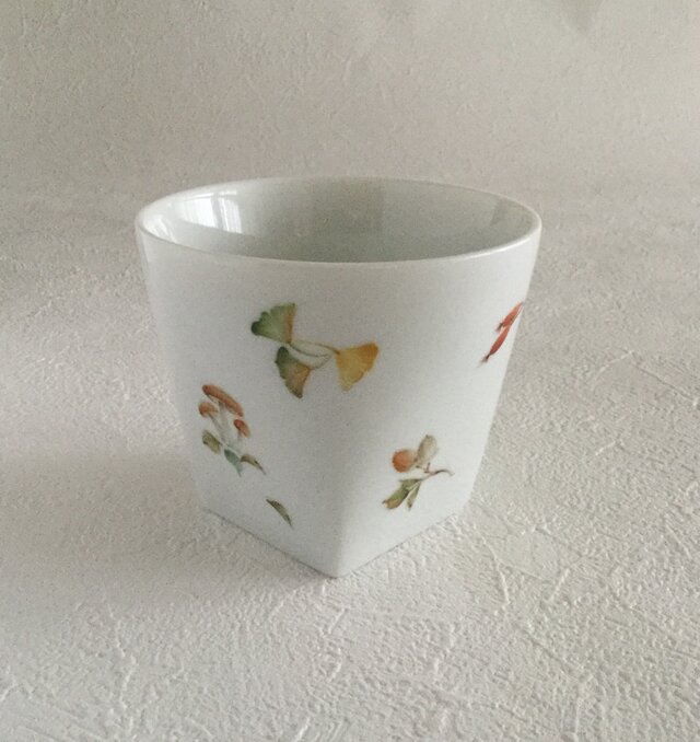 秋色のカップの画像1枚目