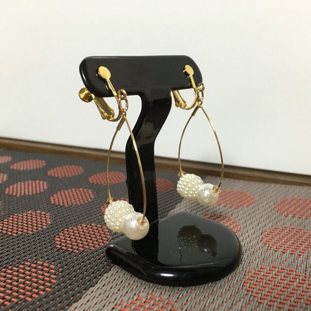 金具が選べる しずく型フープイヤリング・ピアス ゴールド色の画像1枚目