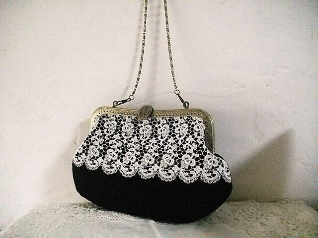 アンティーク刺繍レース&黒リネンがま口バッグリーフの画像1枚目
