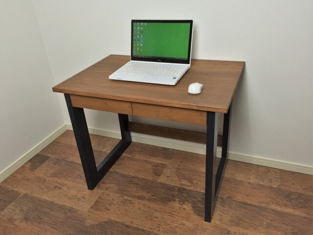 A4サイズの引出し付きパソコンデスク 事務机や作業机としても◎の画像1枚目