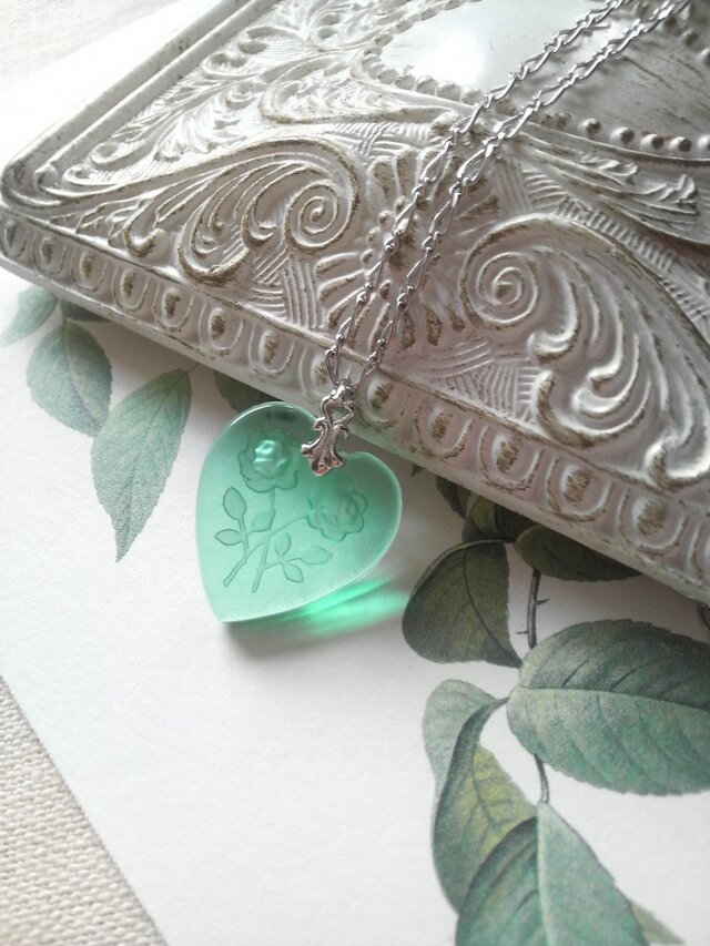 ヴィンテージ　グリーンHeart薔薇インタリオ　ネックレス（シルバー）