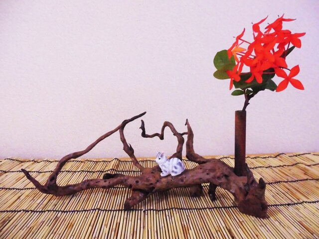 一輪挿し ネコの画像1枚目